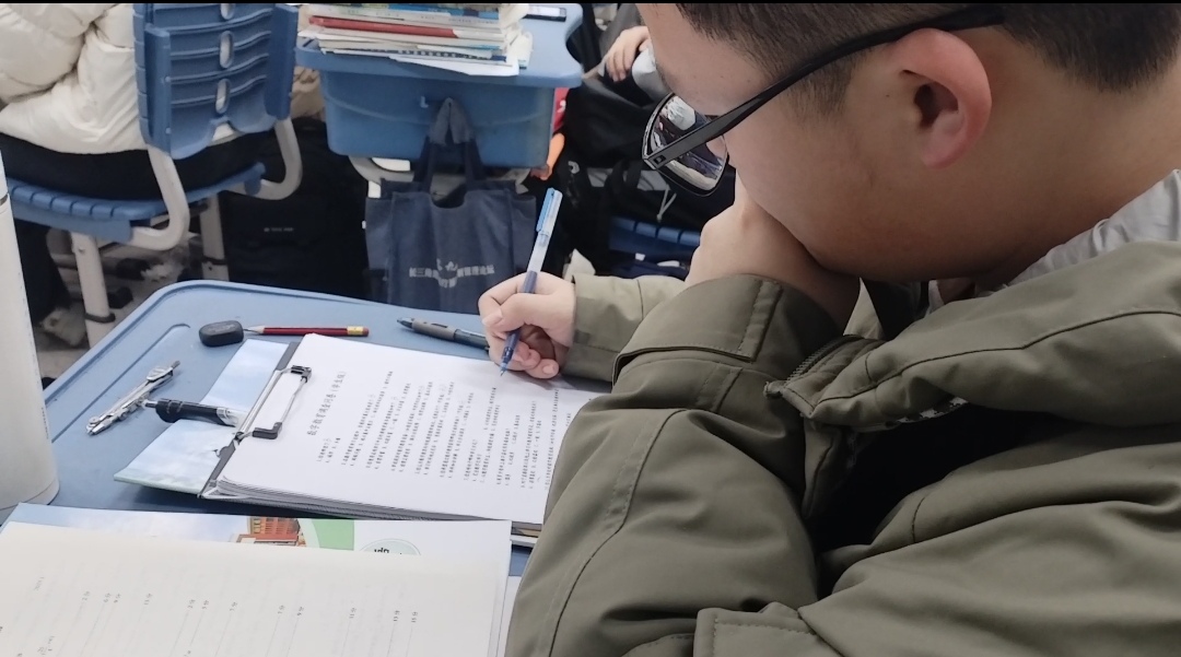 ���Gɫϣ�����ഺ�����������^��F����������`�������L����У�@�� ���i�ǻ��n��