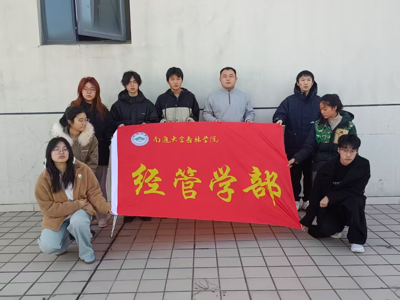 ��ͨ��W���֌WԺ��ɣ�ܲ����ꠡ��ڟo�a�l(xi��ng)���c�Ͼ��B(y��ng)��Ժ���f���z�q��֮��