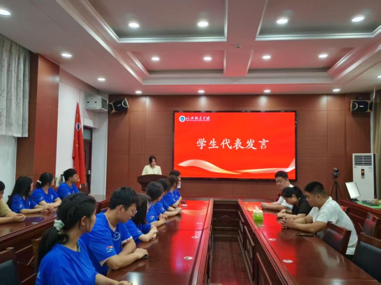 �����l(xi��ng)���Ӄxʽ�A�M�e�У�����(w��)�r(n��ng)��l(f��)չ���e��