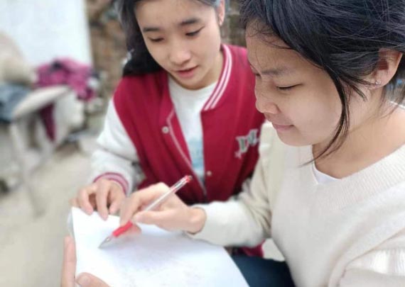 �V���W(xu��)�����(hu��)�{(di��o)�У����з��z���C�������l(xi��ng)�����d