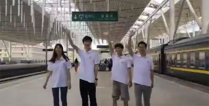 ׷���tɫ���E �����ഺ֮�á����������̴�W���Ӱ�����������`