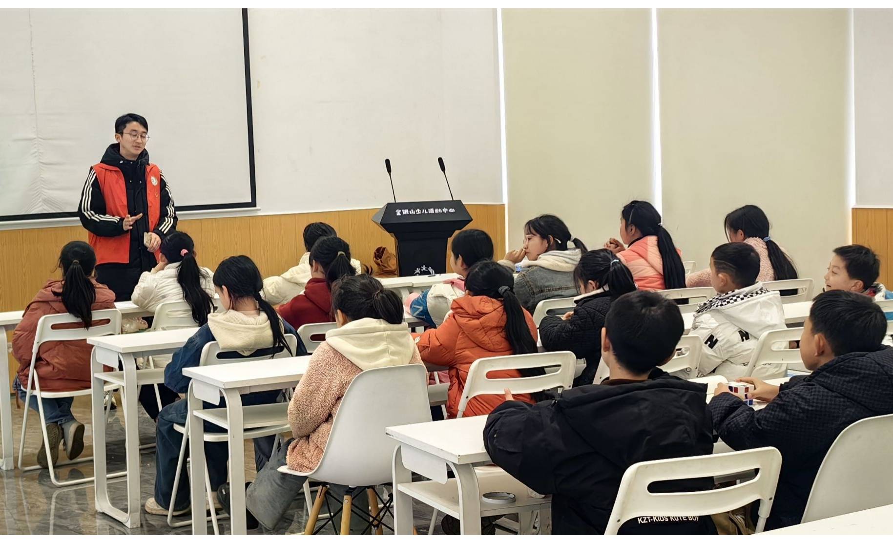 �����ڡ�����ǭ�С�����֧�̈A�M��Ļ