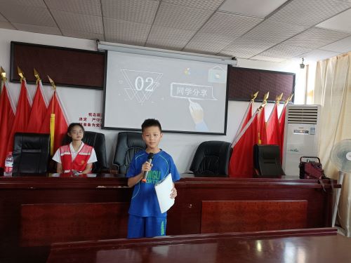 圖為周子燁小朋友上臺演講