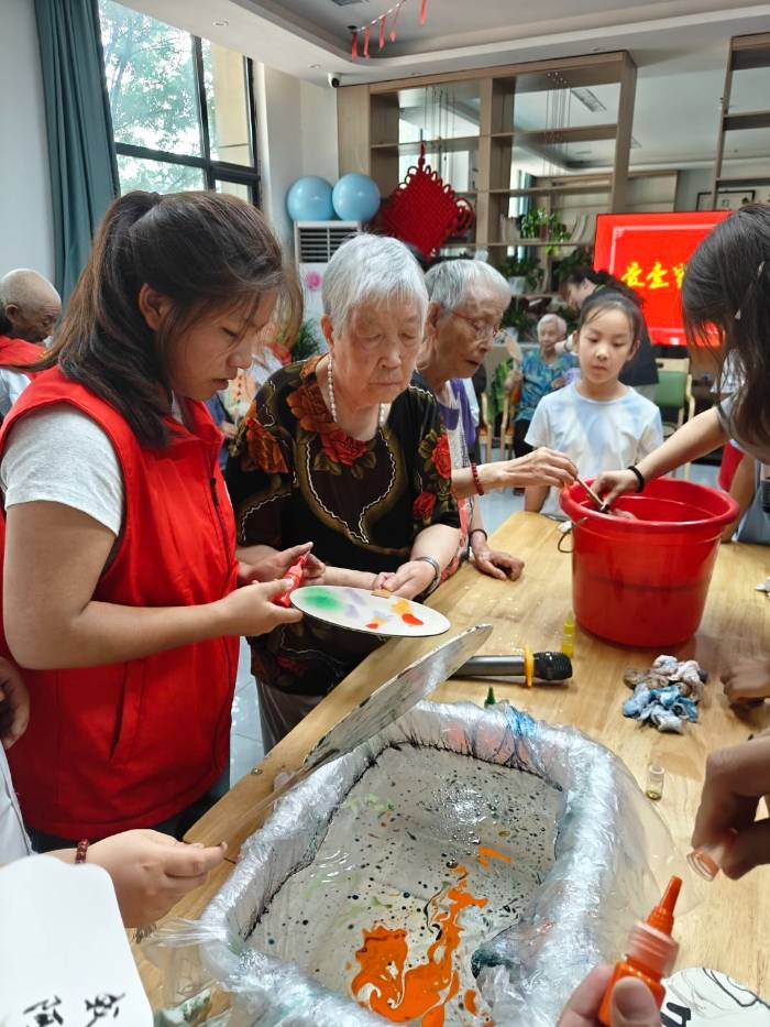 ����������W����Z�WԺ���ڌ��`�F��_չ��ů����飬�Ļ����ġ������P�ѻ��