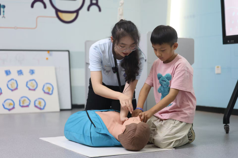 �����t(y��)�ƴ�W(xu��)�R���t(y��)�W(xu��)Ժ����ɽ�_(k��i)չ������+�tɫ+���t(y��)ˎ�����������l(xi��ng)���(hu��)��(sh��)�`