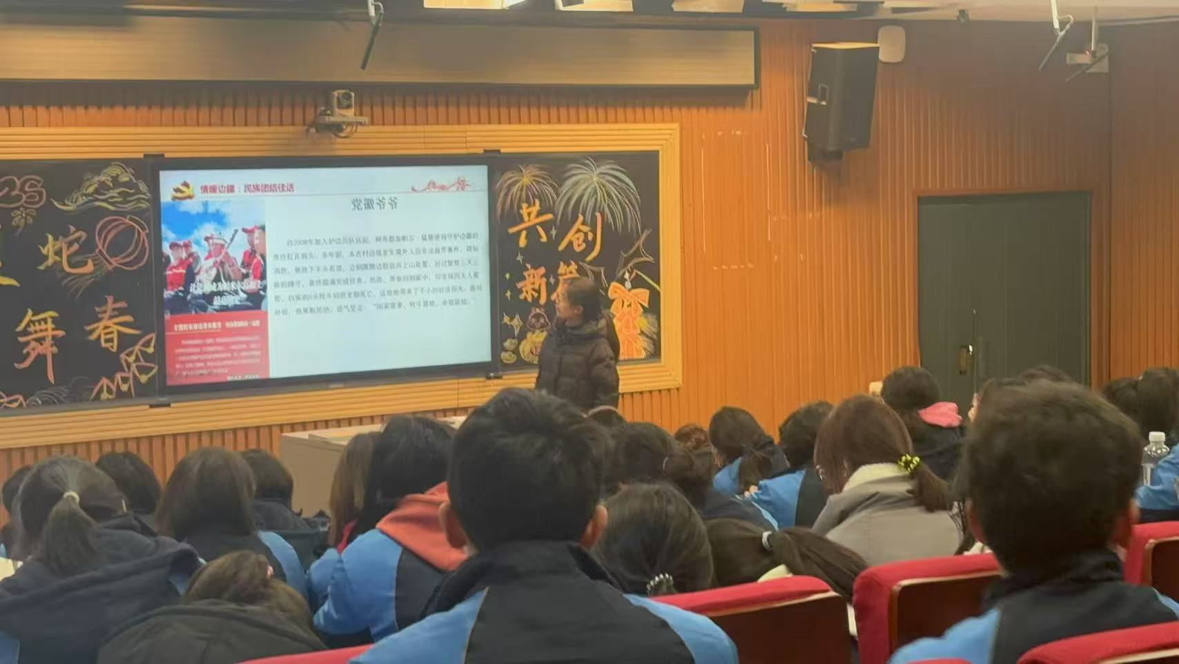 ���tʯ�����v�M(j��n)У�@ �ഺͬ����ͬ��