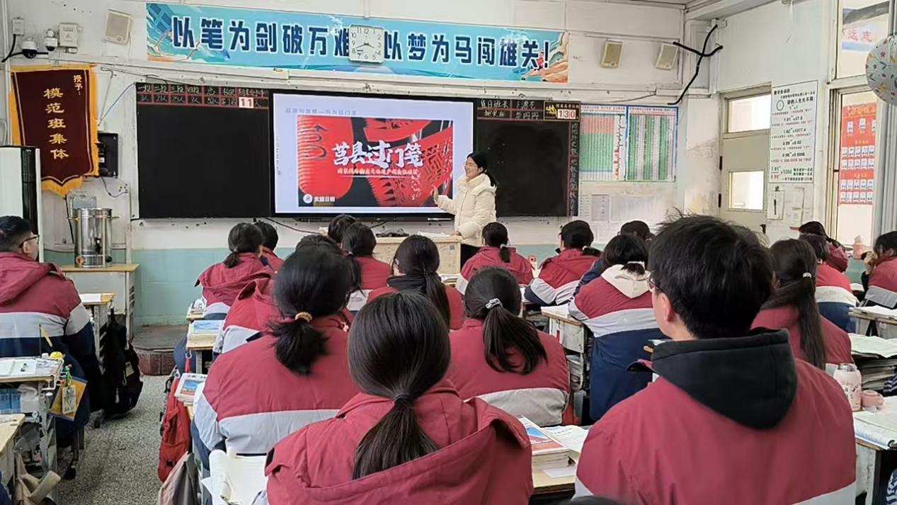 �{�������У�@�����}н�����ഺ