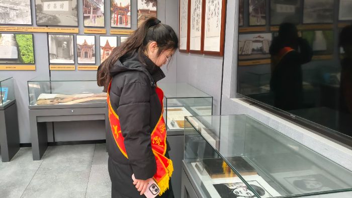 �ĳǴ�W(xu��)���W(xu��)�����W(xu��)Ժ�_չ����Ⱥ�w���ط��tɫ�Ļ��J(r��n)֪�̶��{(di��o)��