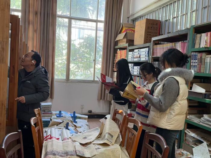 ������̽���{���z ���ഺ֮�����Ļ�н������